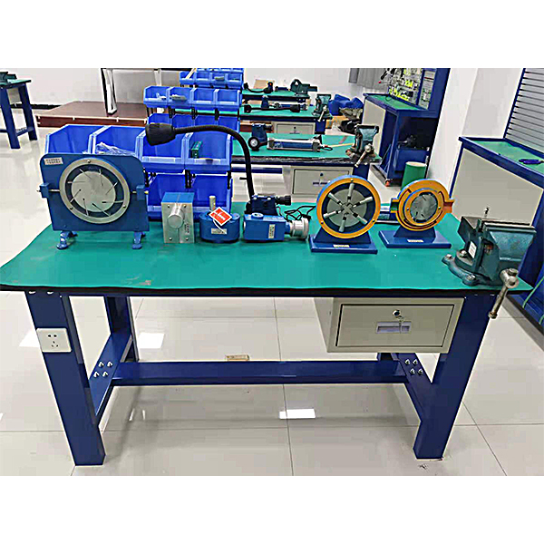 助力電工學員成為行業翹楚:電工實訓臺的重要作用(圖2) 助力電工學員成為行業翹楚:電工實訓臺的重要作用(圖2)